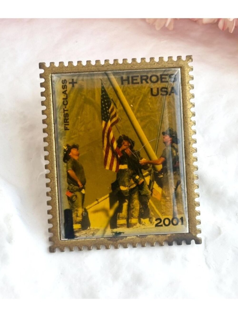 Vintage USPS USA Heroes Twin Towers 9/11 First Class Stamp 2001 Gold Toned Pin